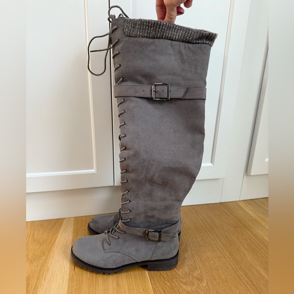 Lace up gray boot - Picture 6 of 11